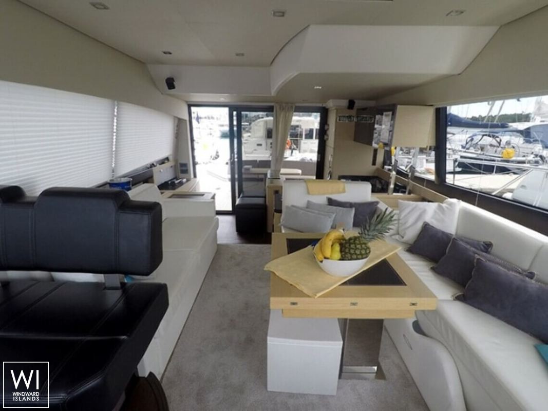 Serendipity I   Jeanneau Prestige 500 Fly Interior 11