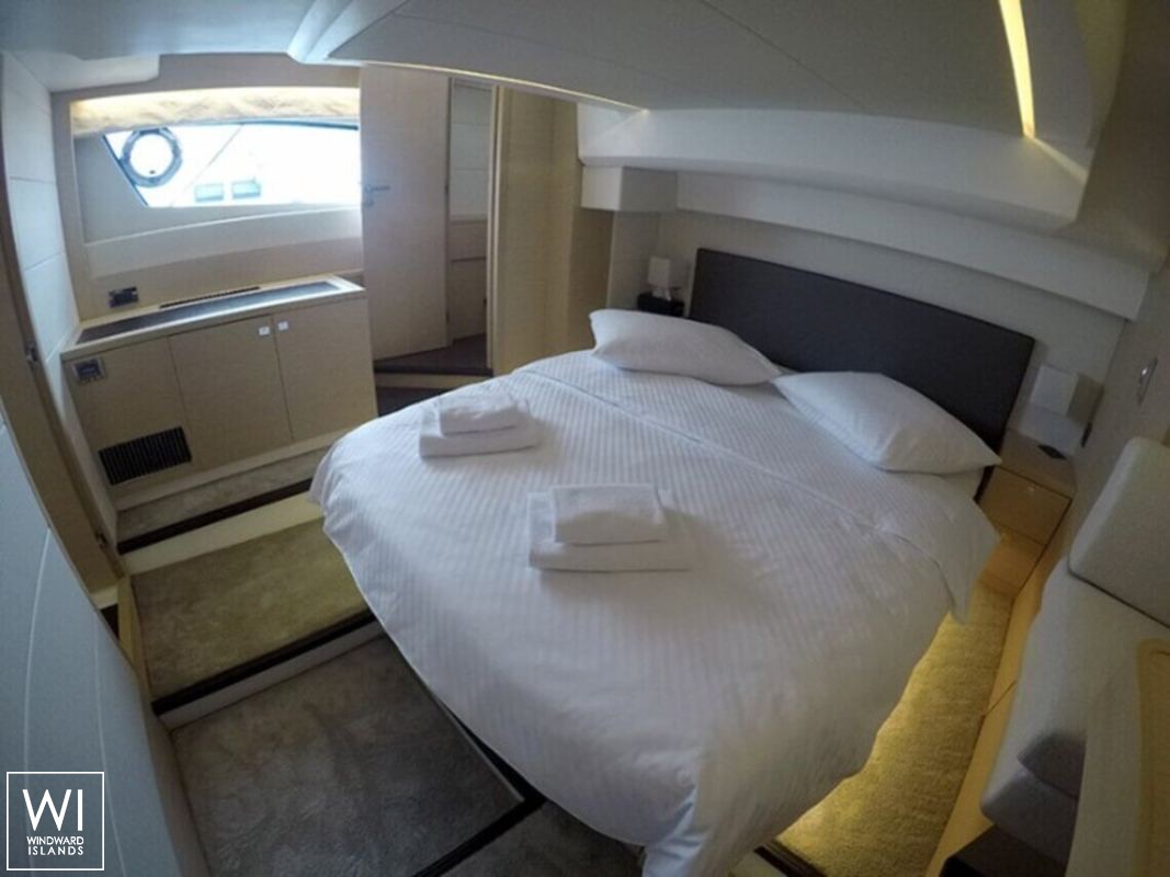 Serendipity I   Jeanneau Prestige 500 Fly Interior 7