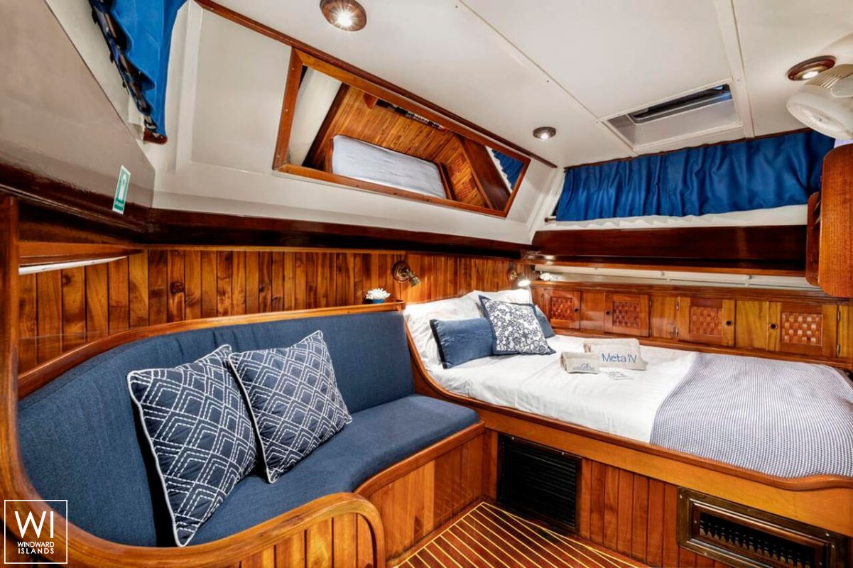 Meta IV   Ketch  26M Interior 10