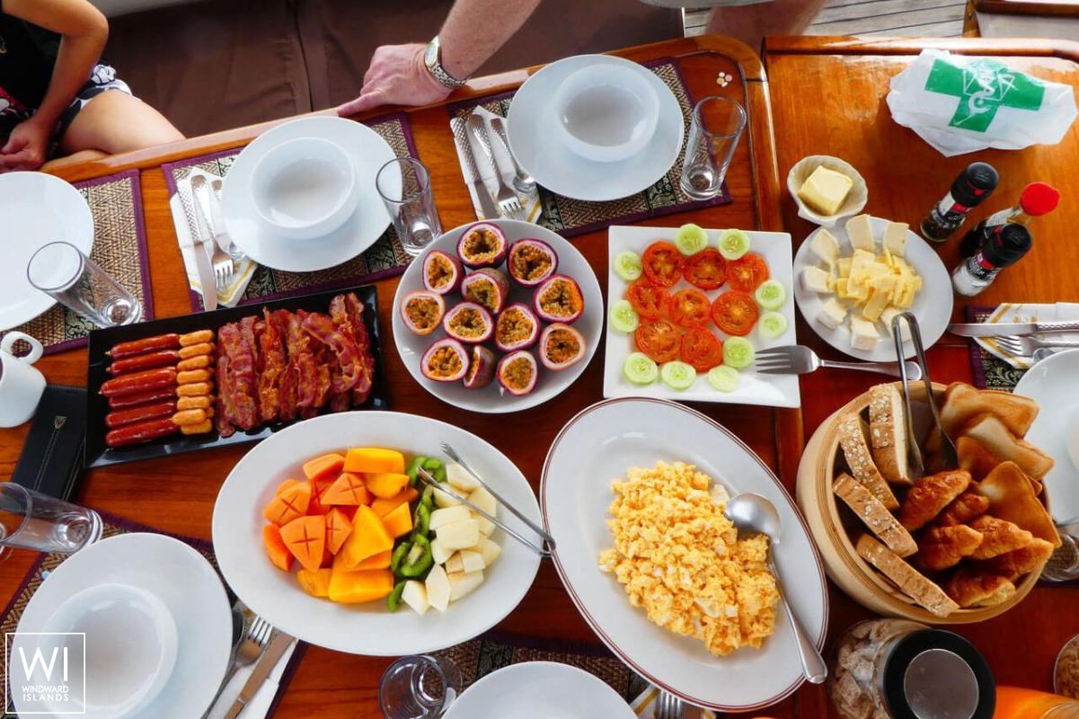 Meta IV   Ketch  26M Interior 11