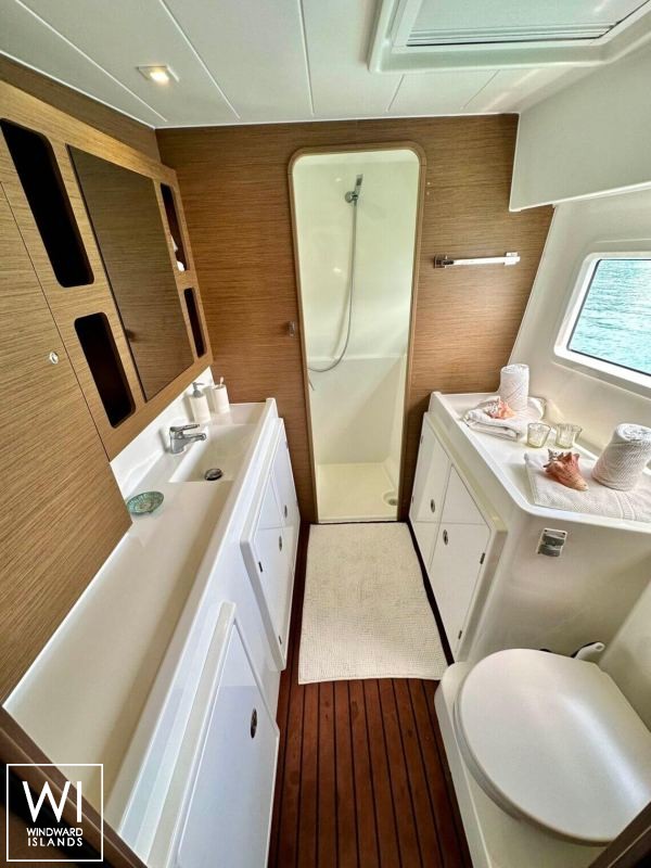Tango  Lagoon Catamaran Lagoon 42 Interior 13