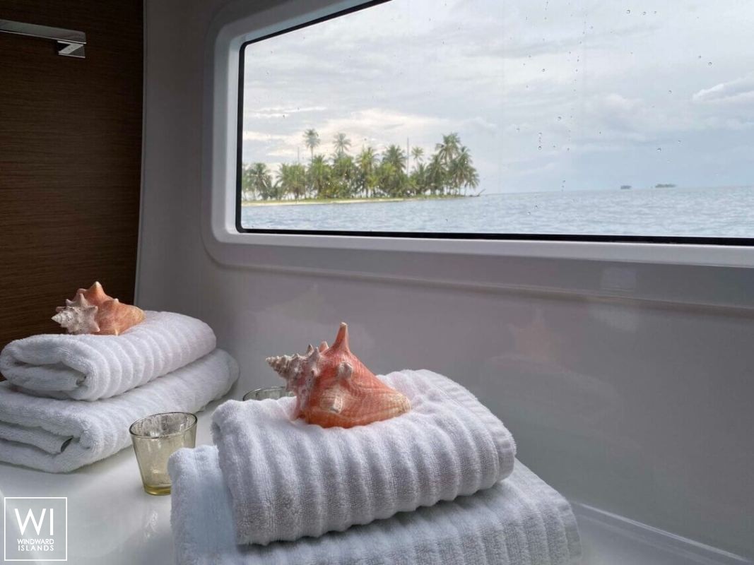 Tango  Lagoon Catamaran Lagoon 42 Interior 14