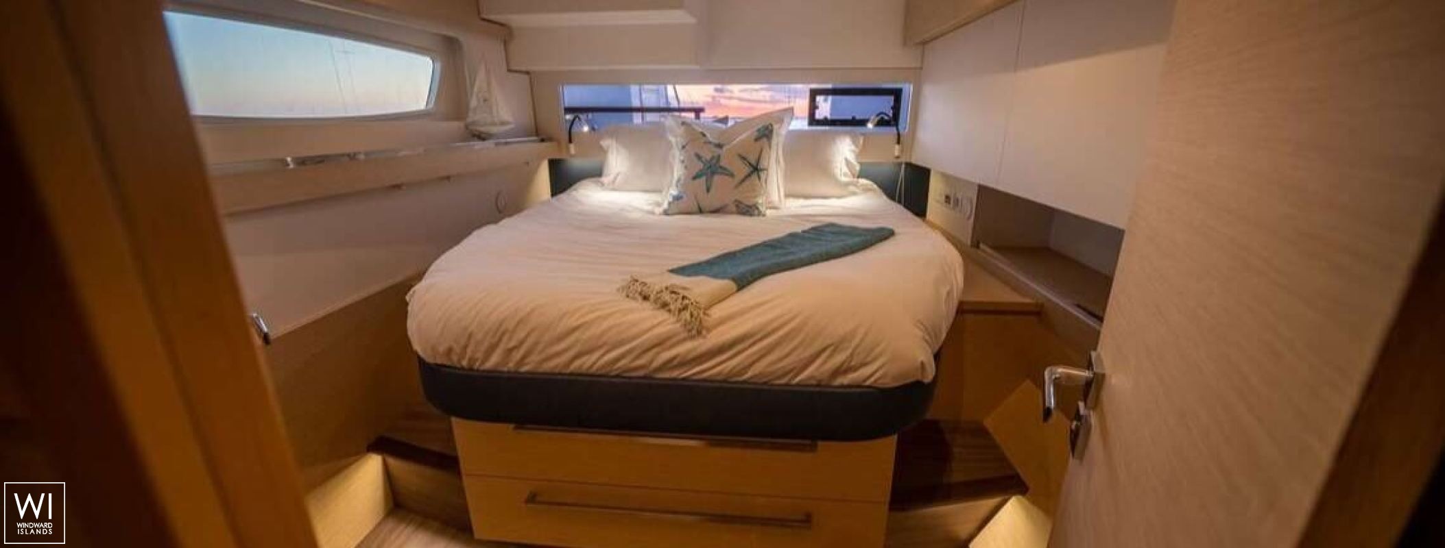 WIND CHASER I  Fountaine Pajot Ipanema 58 Interior 13