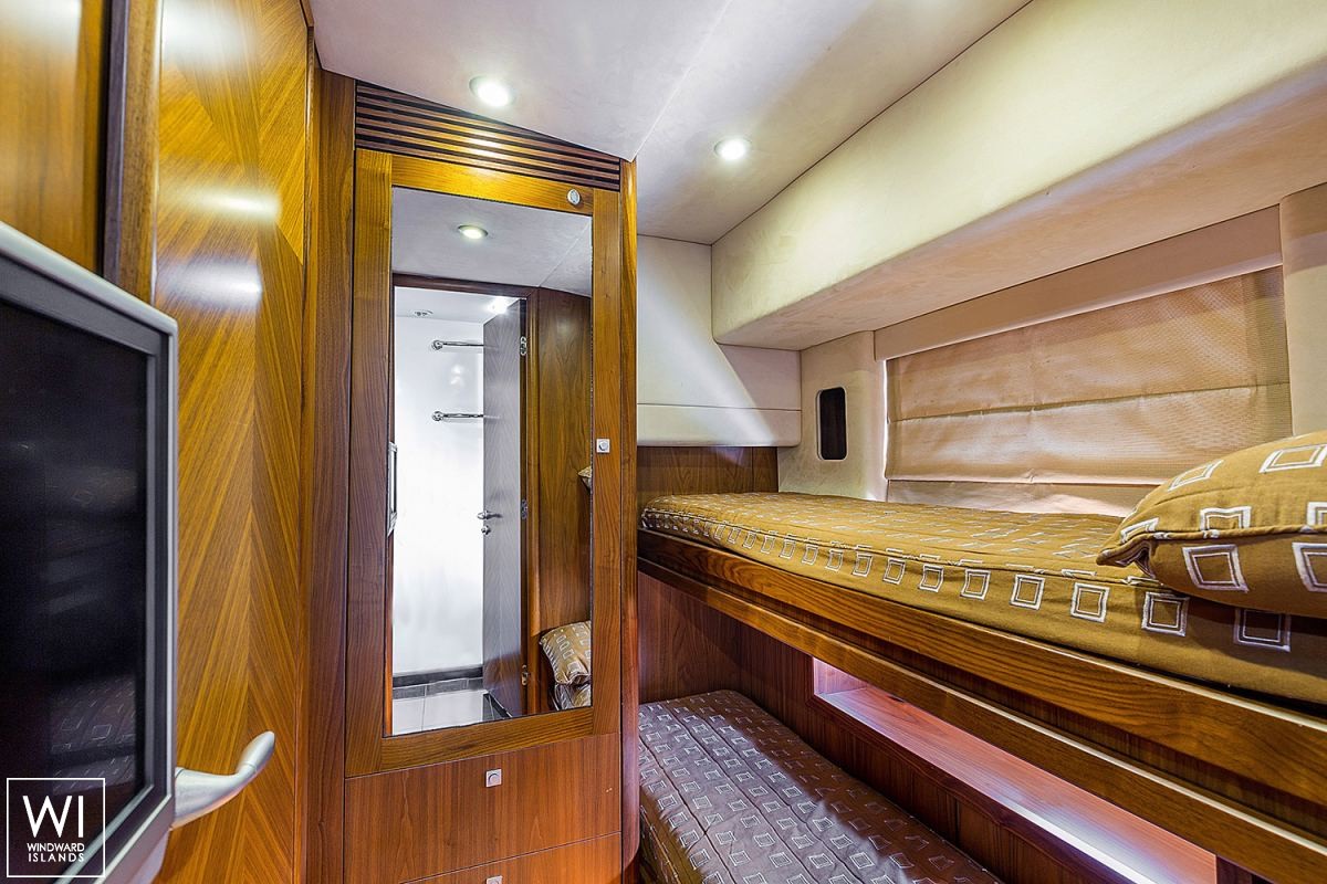 Octavia  Sunseeker Predator 82' Interior 12