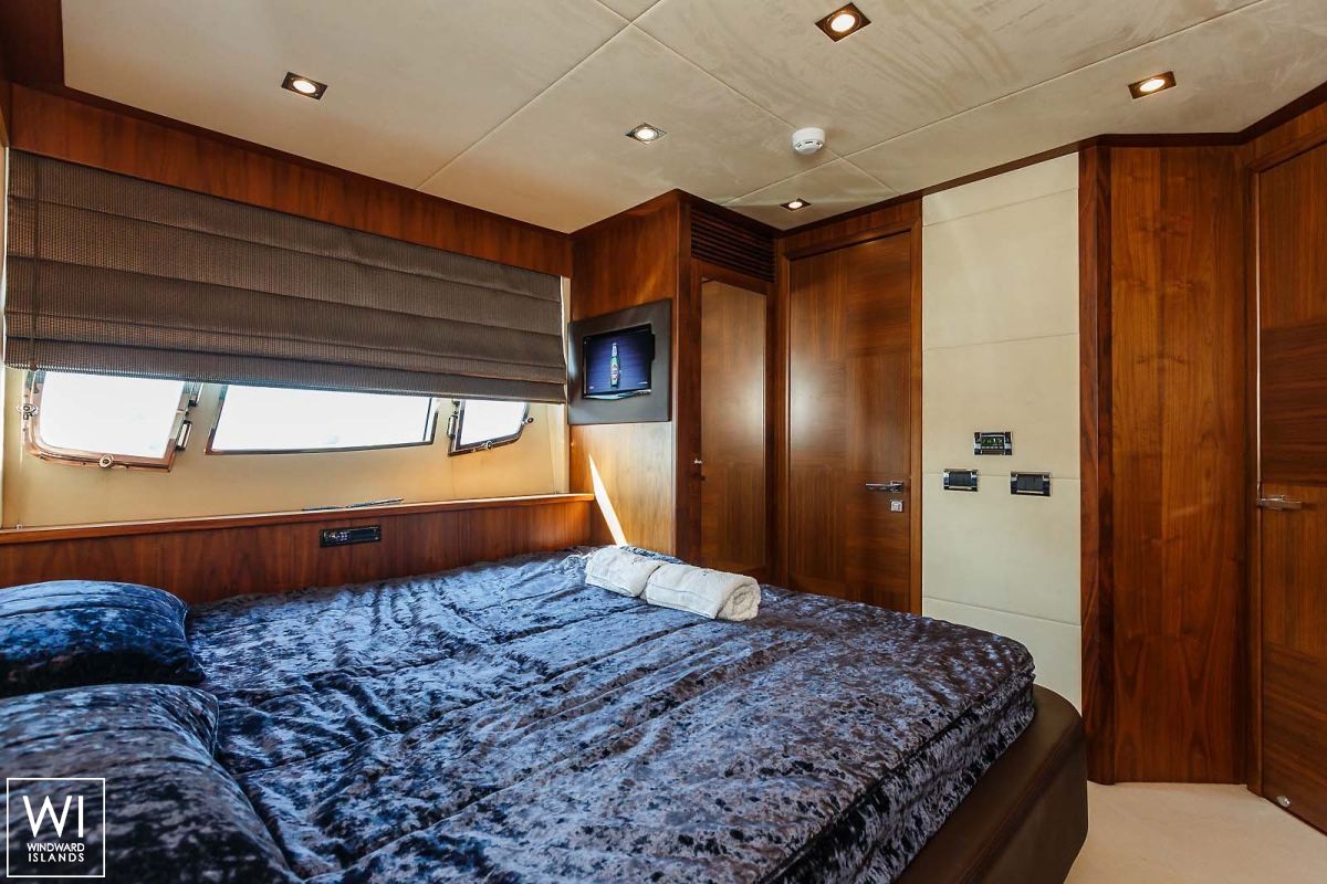 Octavia  Sunseeker Predator 82' Interior 10