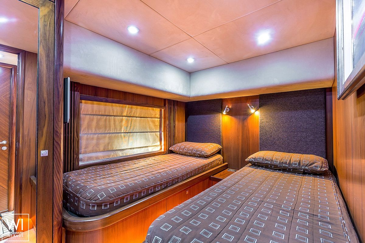 Octavia  Sunseeker Predator 82' Interior 11