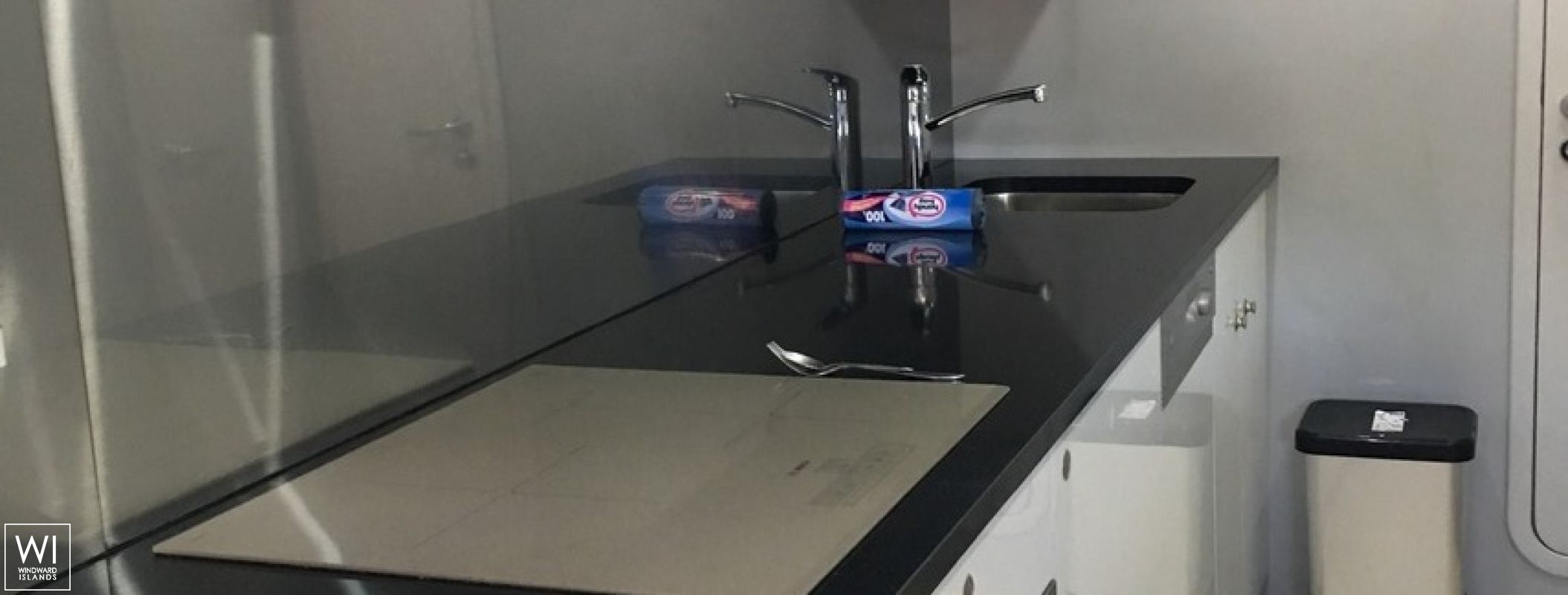 BLACK ZEN  Sunseeker Predator 82' Interior 10