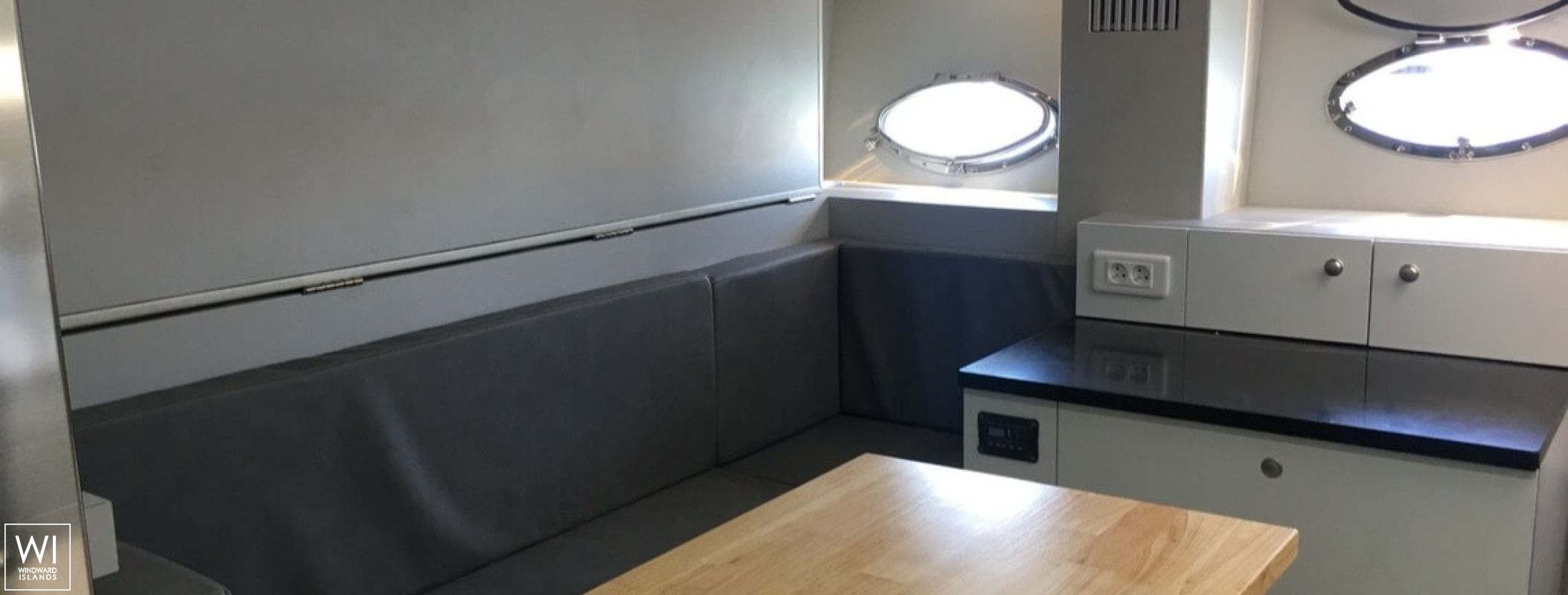 BLACK ZEN  Sunseeker Predator 82' Interior 13