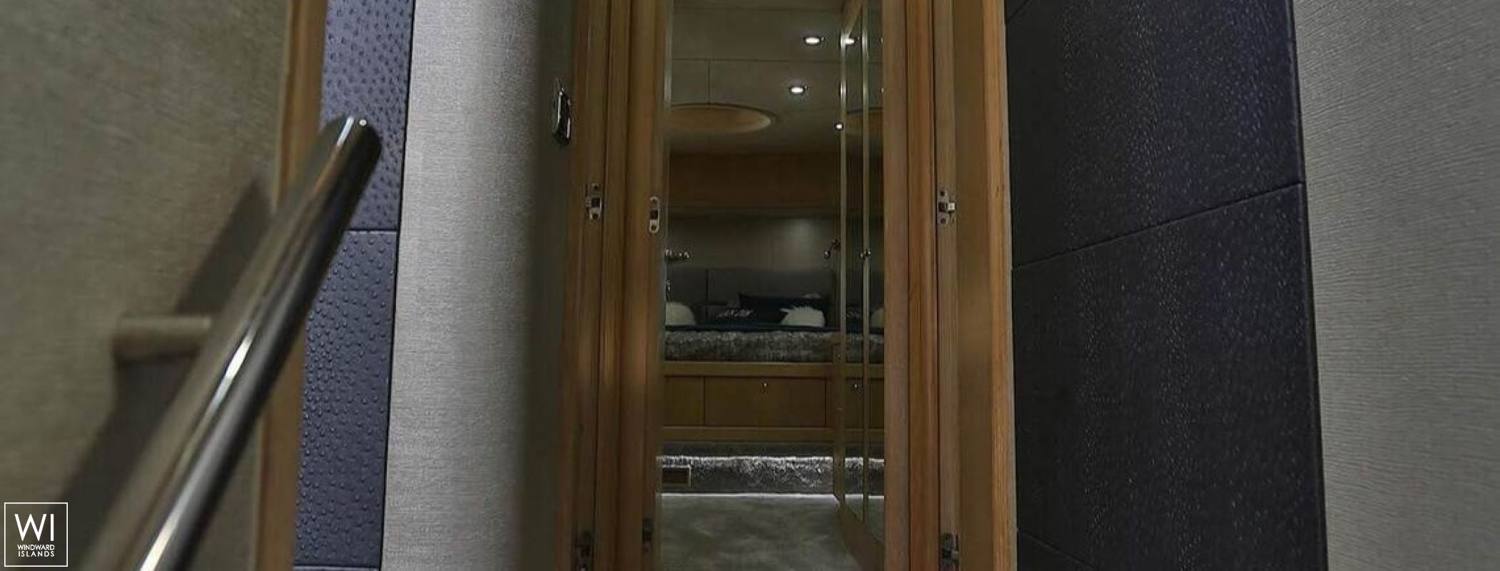 BLACK ZEN  Sunseeker Predator 82' Interior 16