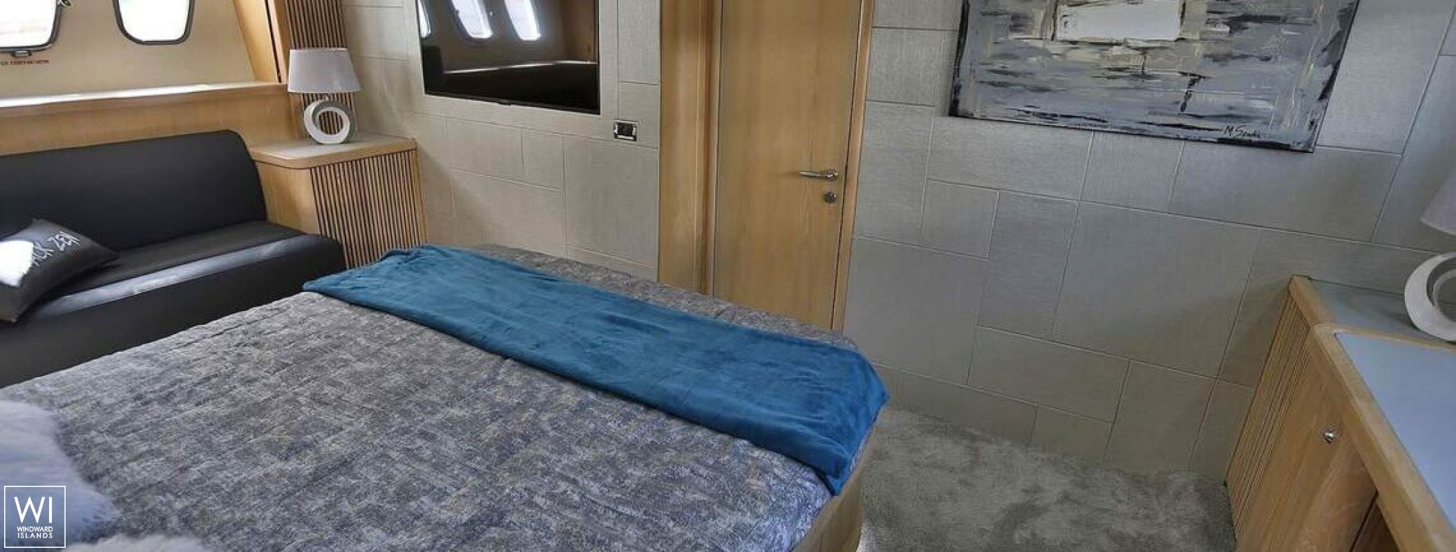 BLACK ZEN  Sunseeker Predator 82' Interior 18