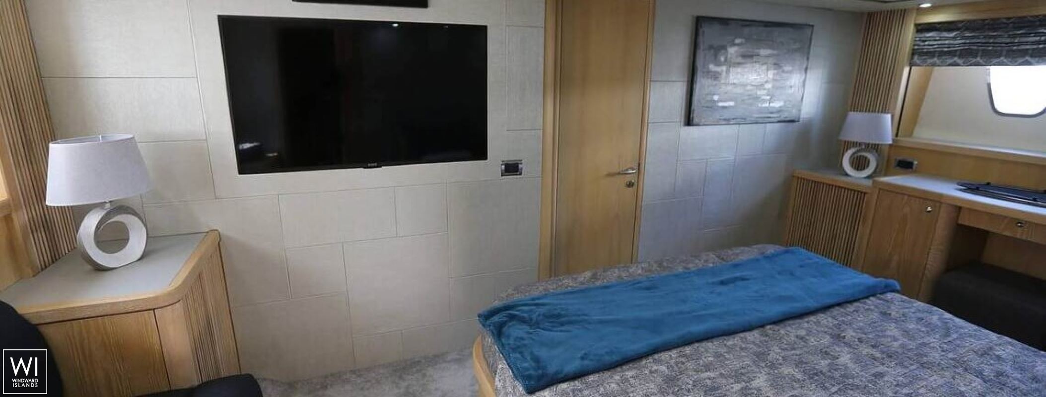 BLACK ZEN  Sunseeker Predator 82' Interior 22