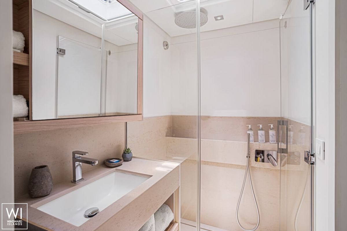 MANE ET NOCTE  Lagoon Catamaran Lagoon 77 Interior 18