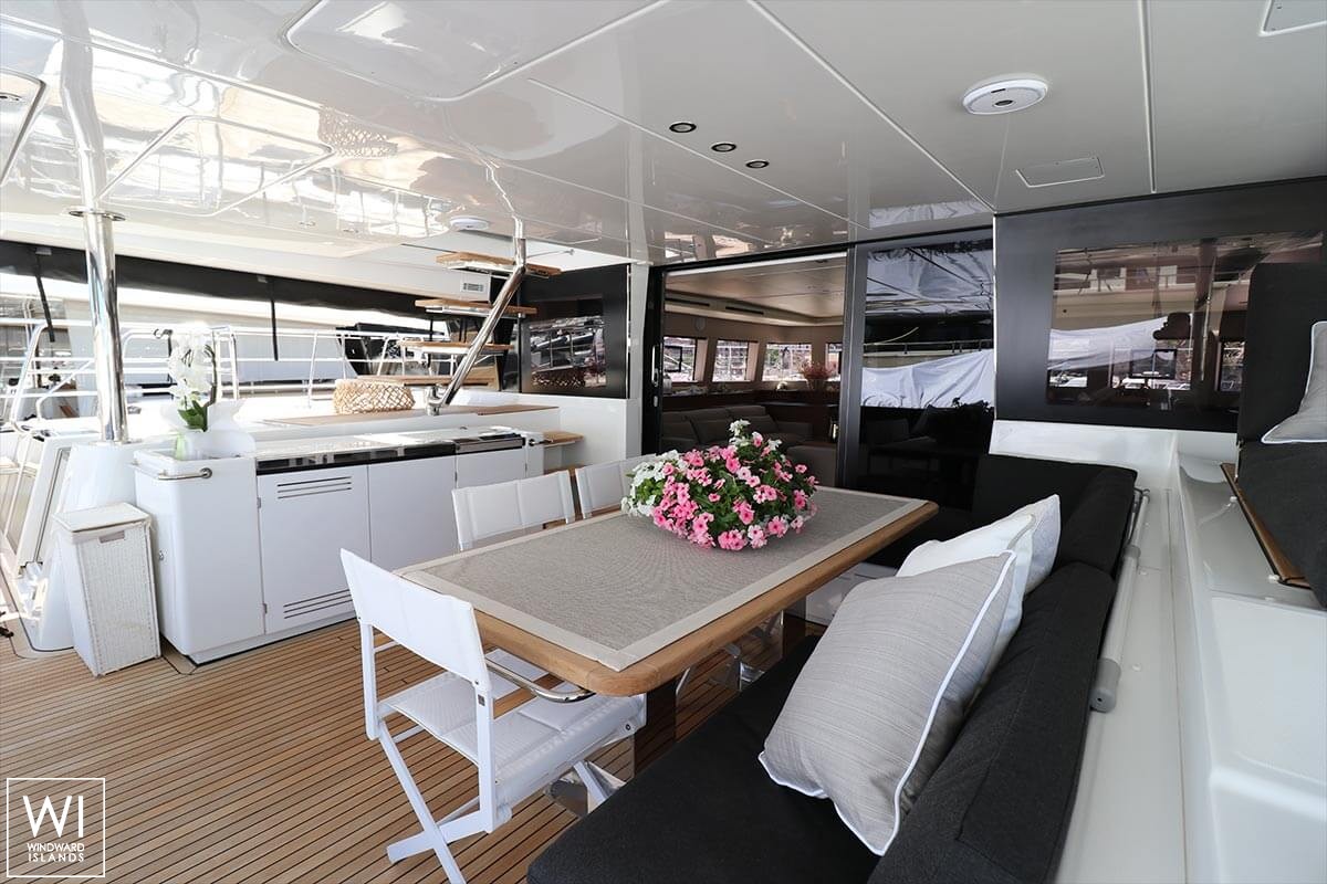 Drago  Lagoon Catamaran Power 630 Interior 10