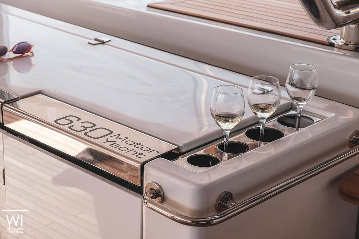 Drago  Lagoon Catamaran Power 630 Interior 12