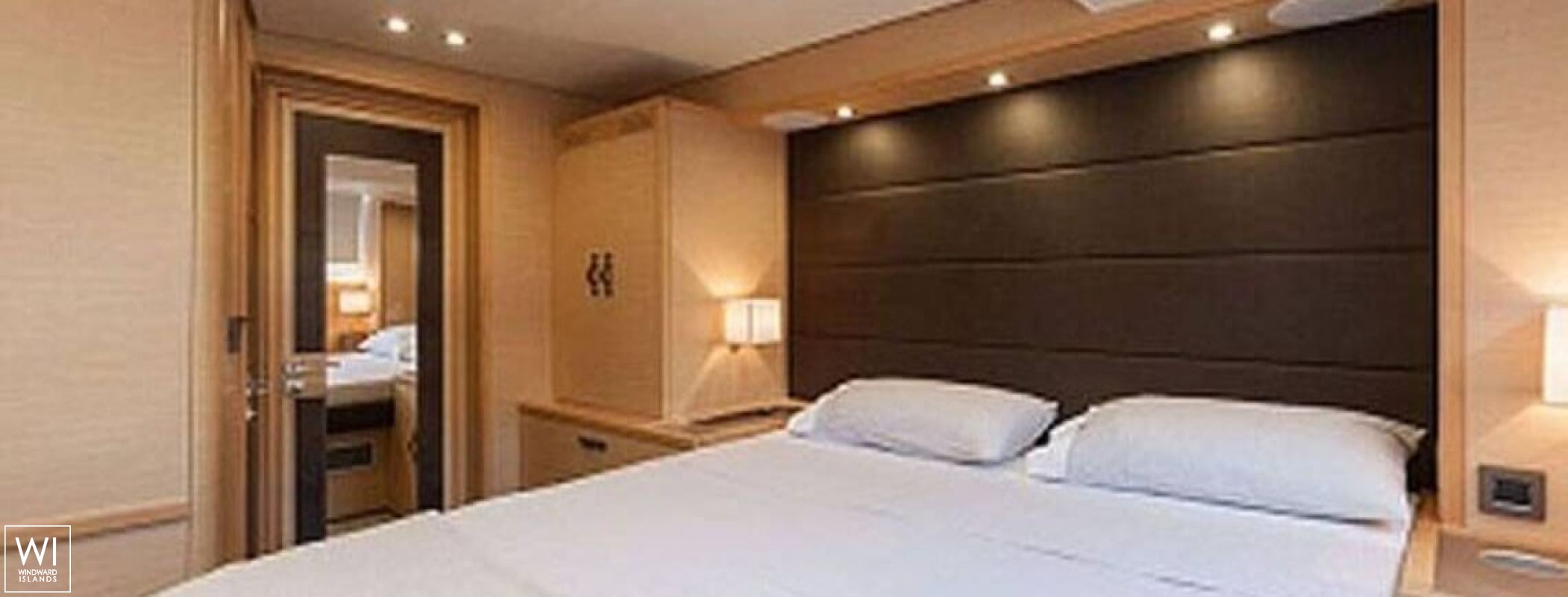 Cute Little Cat  Lagoon Catamaran Power 630 Interior 13