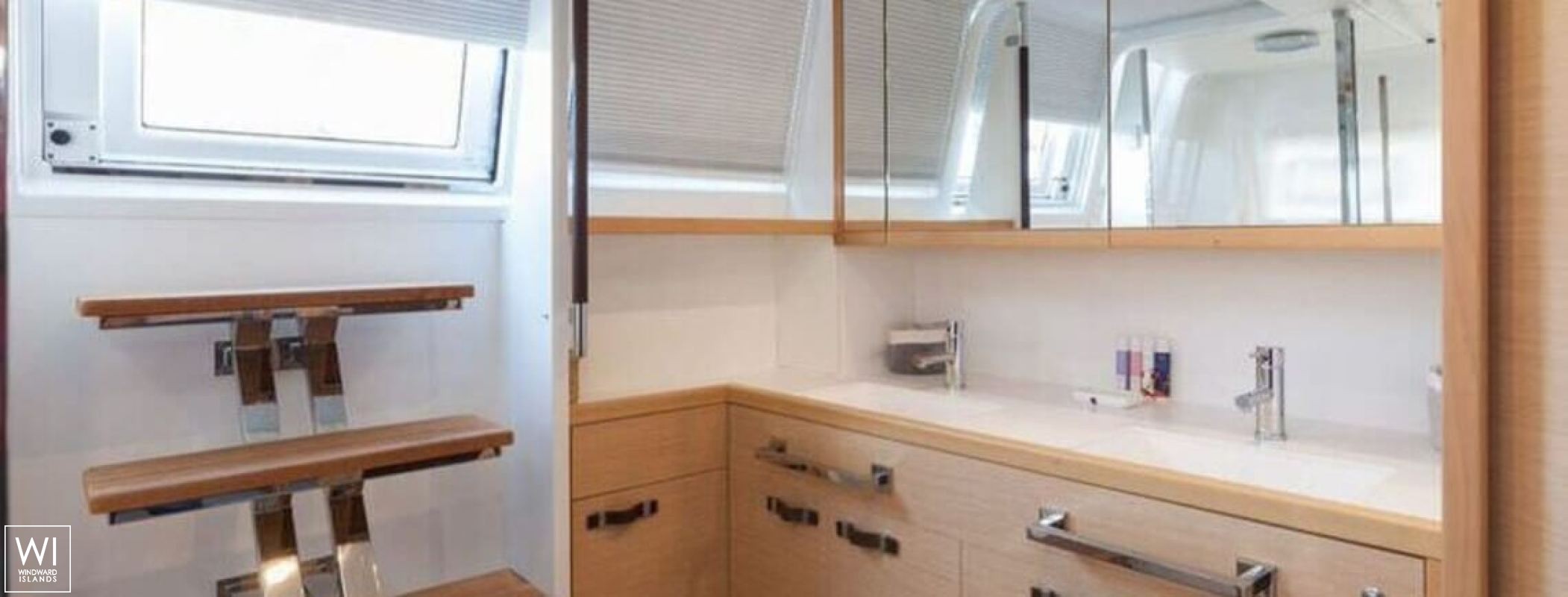 Cute Little Cat  Lagoon Catamaran Power 630 Interior 15