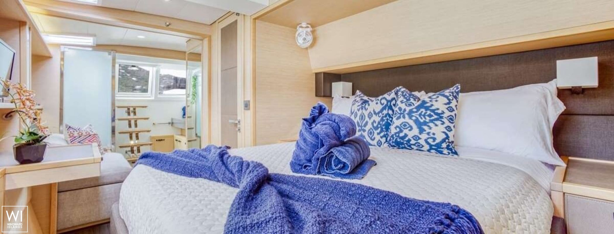 ULTRA  Lagoon Catamaran Power 630 Interior 1