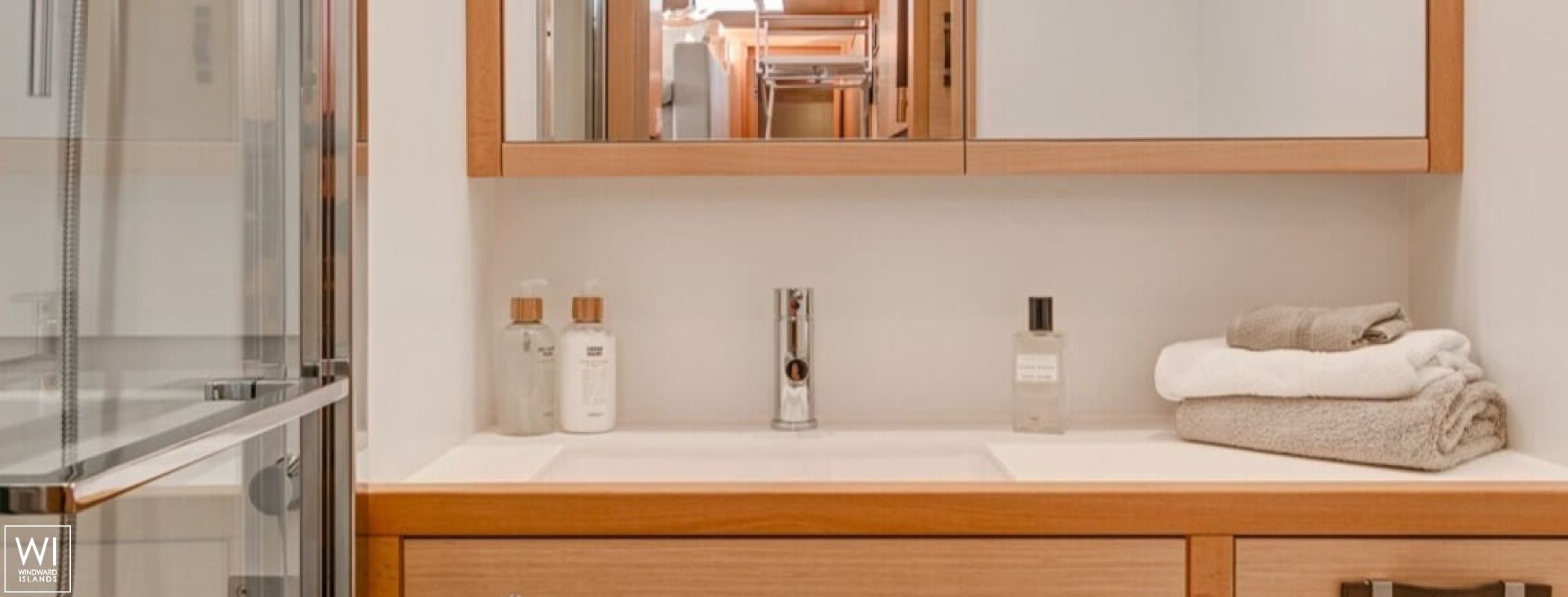 ALLEGRA  Lagoon Catamaran Power 630 Interior 17