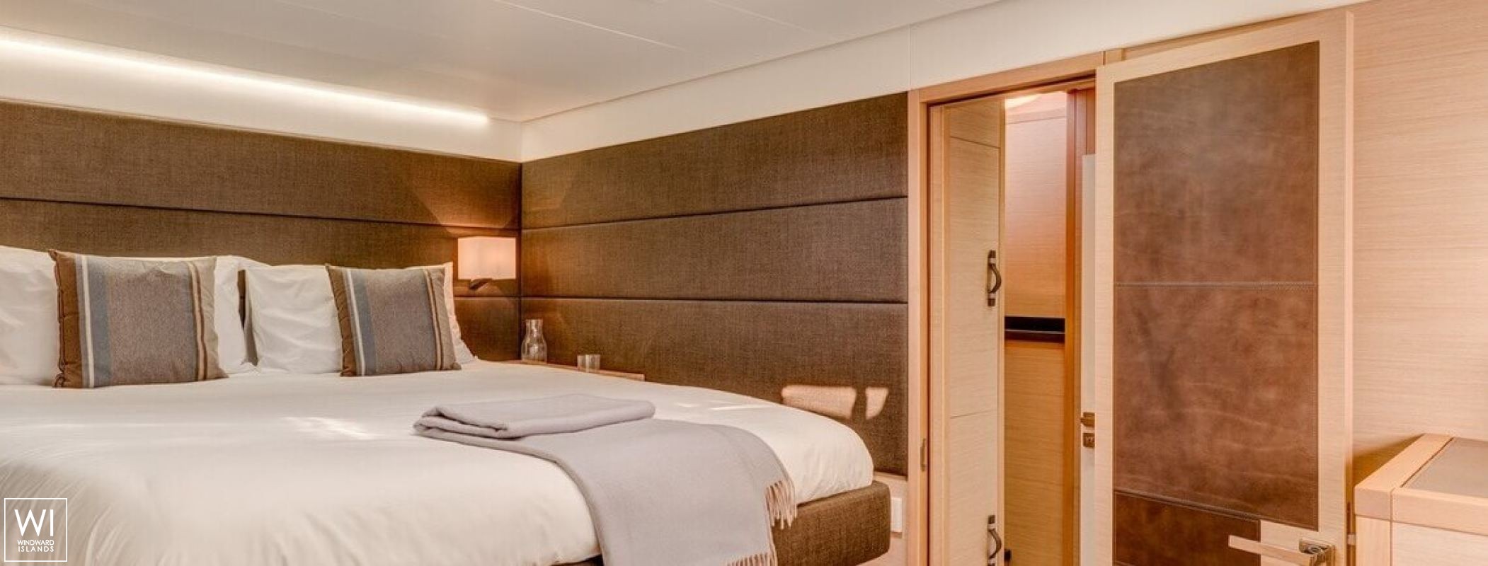 ALLEGRA  Lagoon Catamaran Power 630 Interior 19