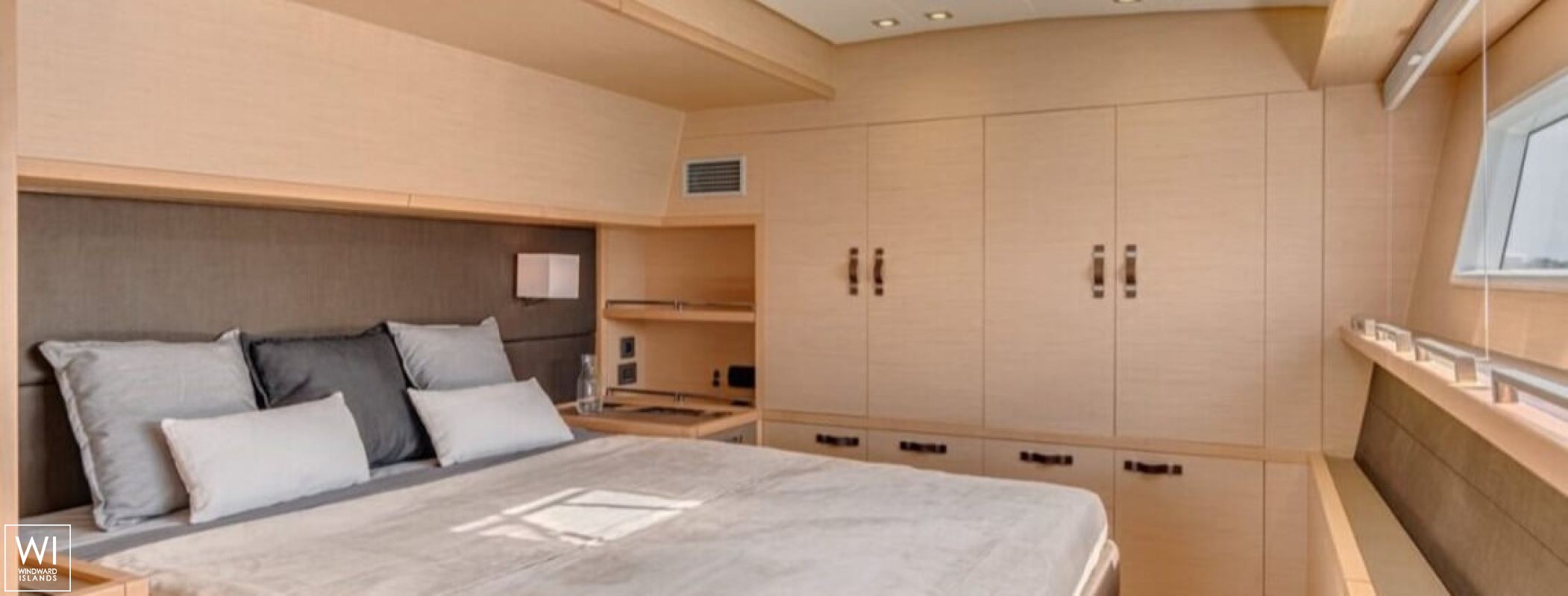 ALLEGRA  Lagoon Catamaran Power 630 Interior 15