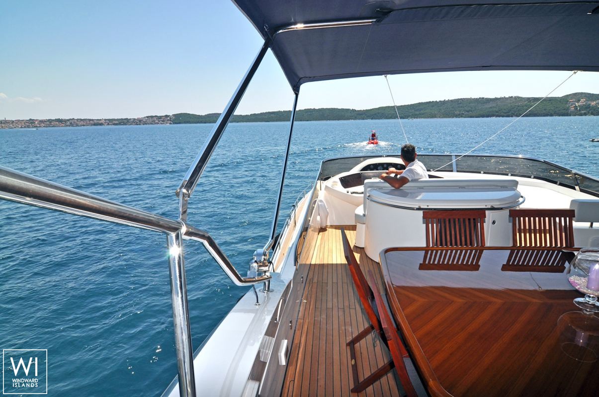 Lucky Bear  Sunseeker Manhattan 82 Exterior 5