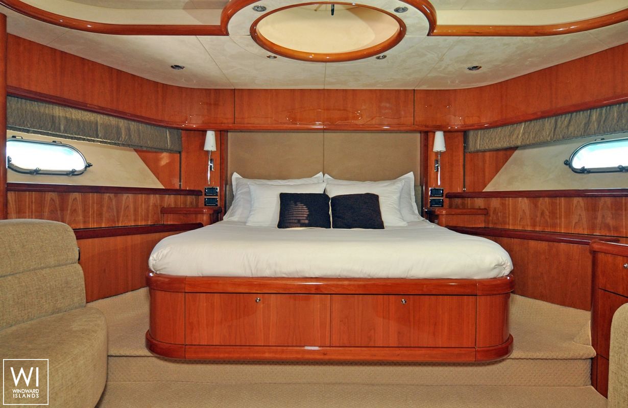 Lucky Bear  Sunseeker Manhattan 82 Interior 5