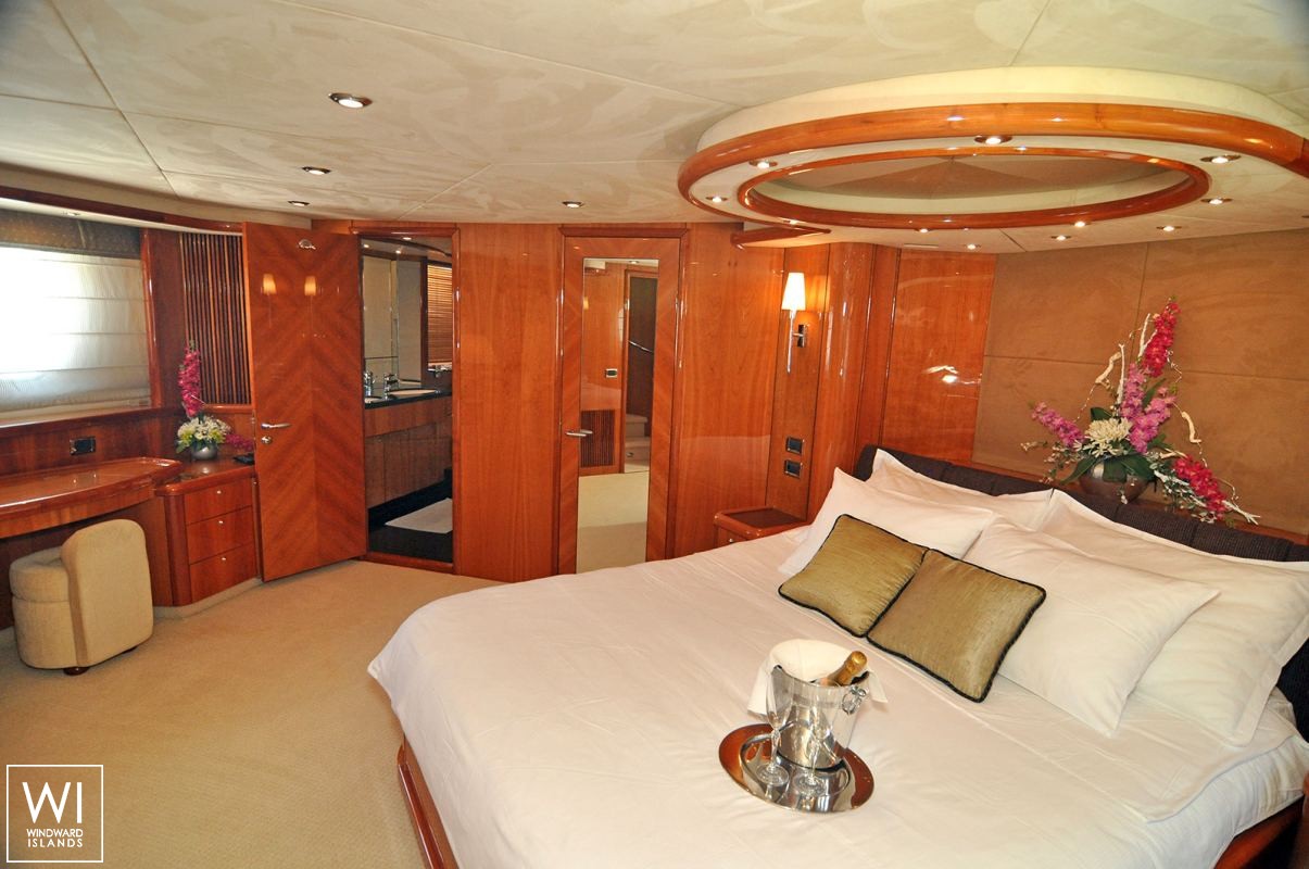 Lucky Bear  Sunseeker Manhattan 82 Interior 4