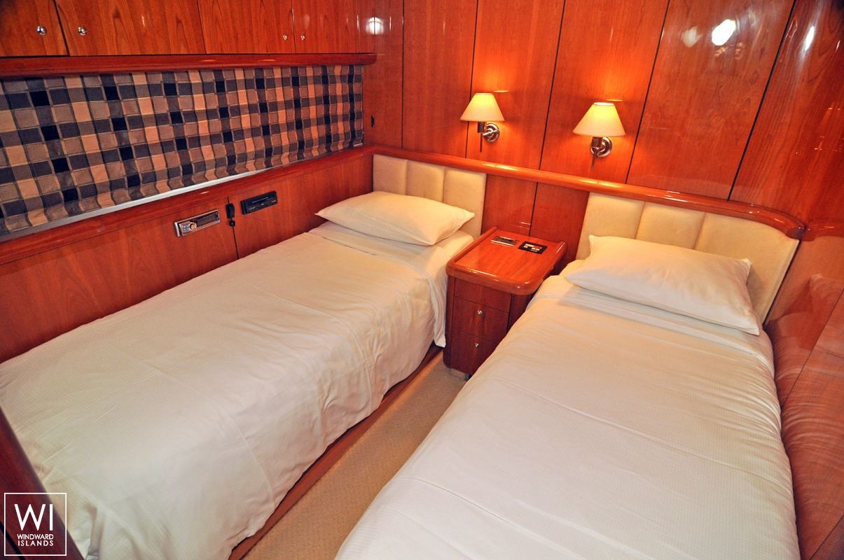 Lucky Bear  Sunseeker Manhattan 82 Interior 7