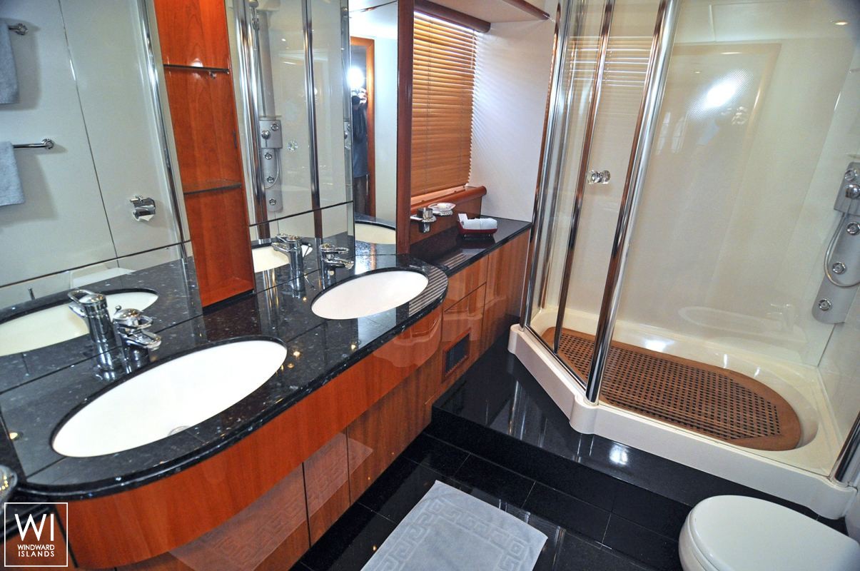 Lucky Bear  Sunseeker Manhattan 82 Interior 8