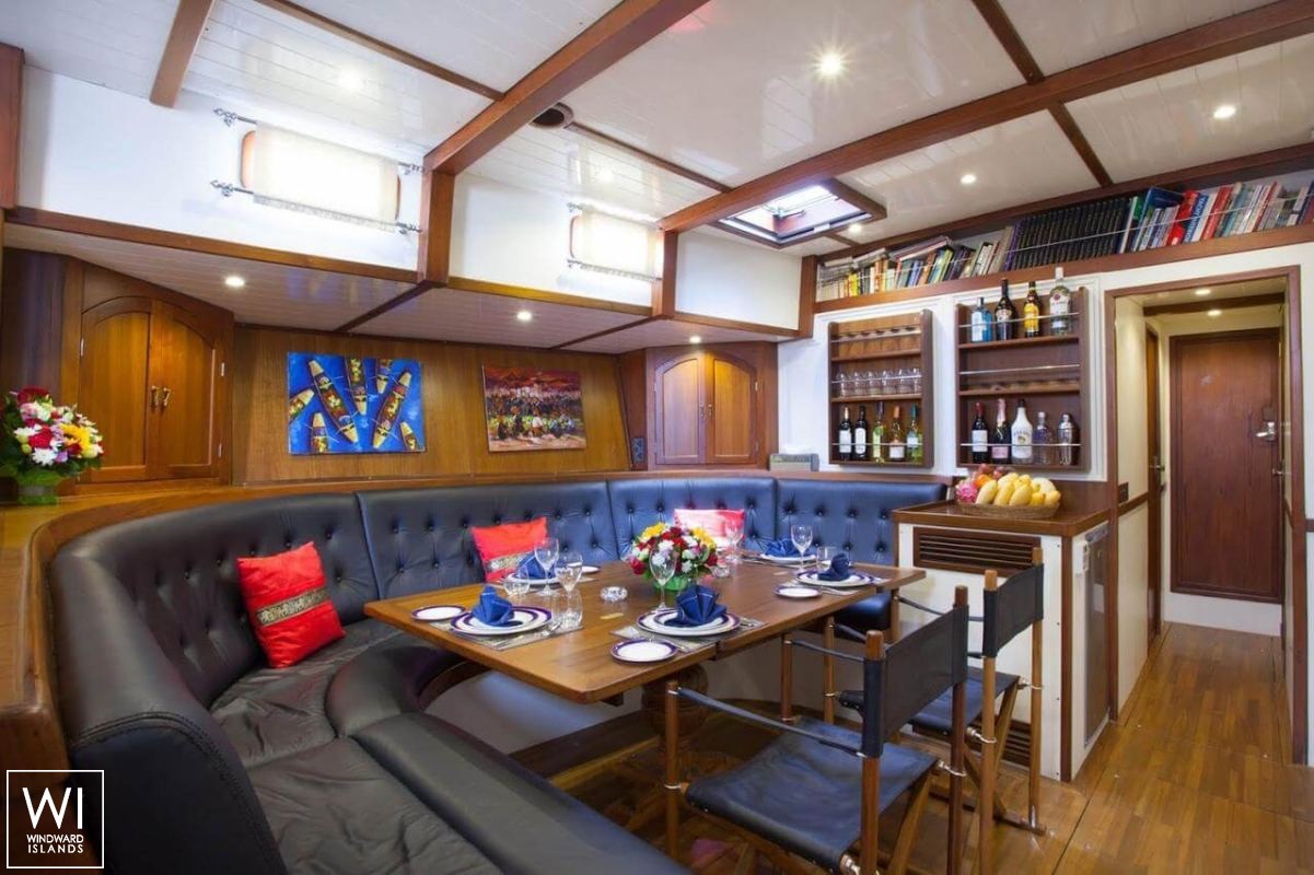 Dallinghoo   Ketch  24M Interior 11