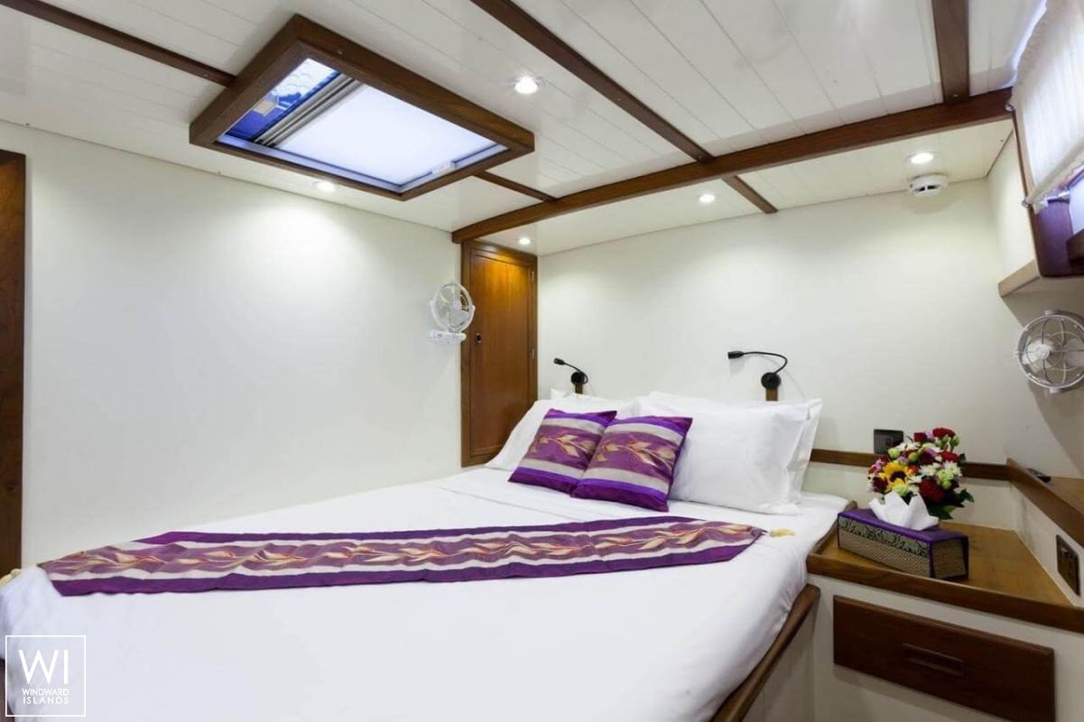 Dallinghoo   Ketch  24M Interior 12