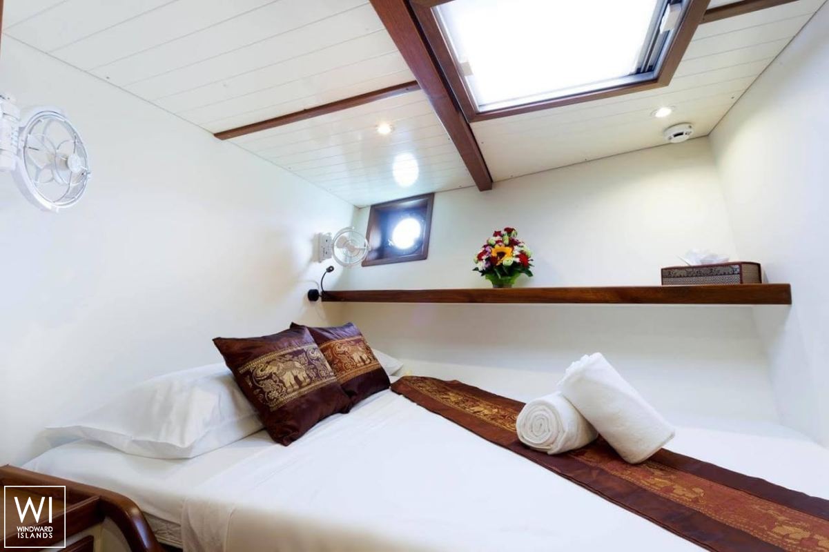 Dallinghoo   Ketch  24M Interior 17