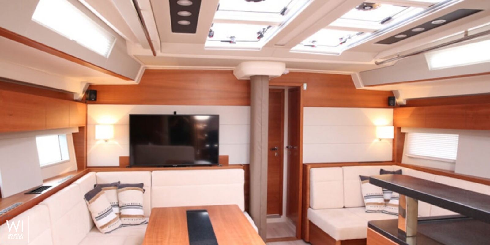 GARDEN GLOBE  Hanse Yachts Hanse 588 Interior 19