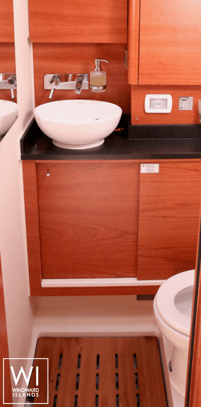 GARDEN GLOBE  Hanse Yachts Hanse 588 Interior 21