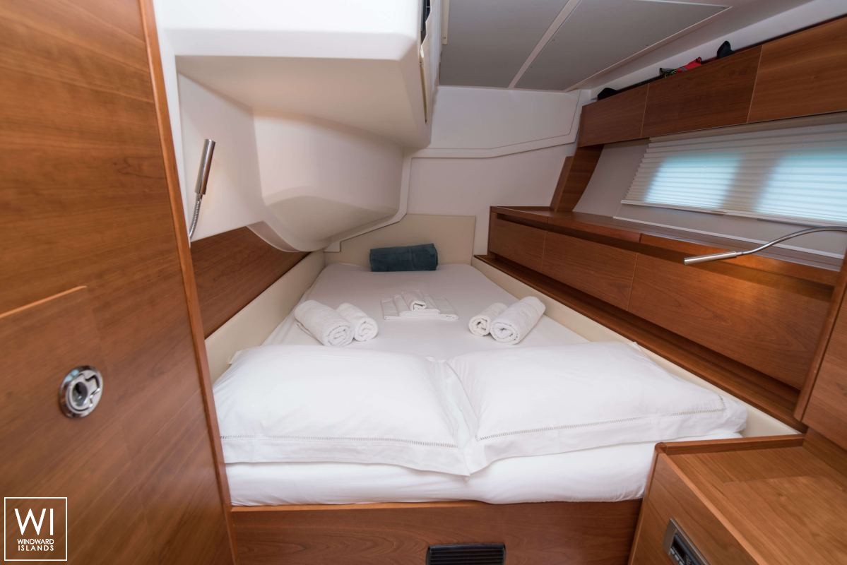 GARDEN GLOBE  Hanse Yachts Hanse 588 Interior 11