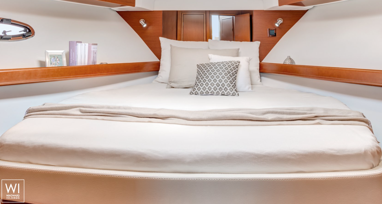 Antares 42 Beneteau Interior 3