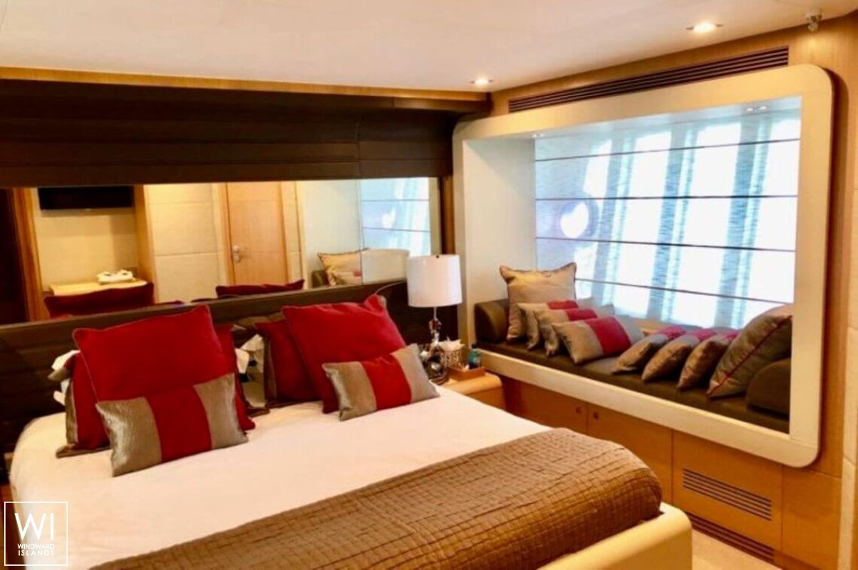 JPS  Ferretti Yacht 800 Interior 4