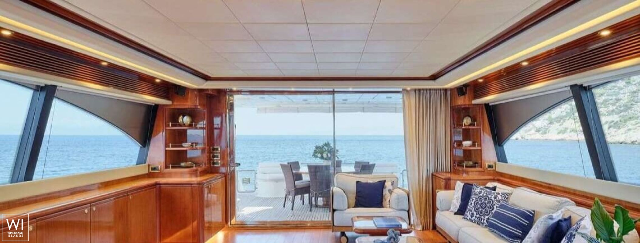 ESTIA YI  Ferretti Yacht 880 Interior 17