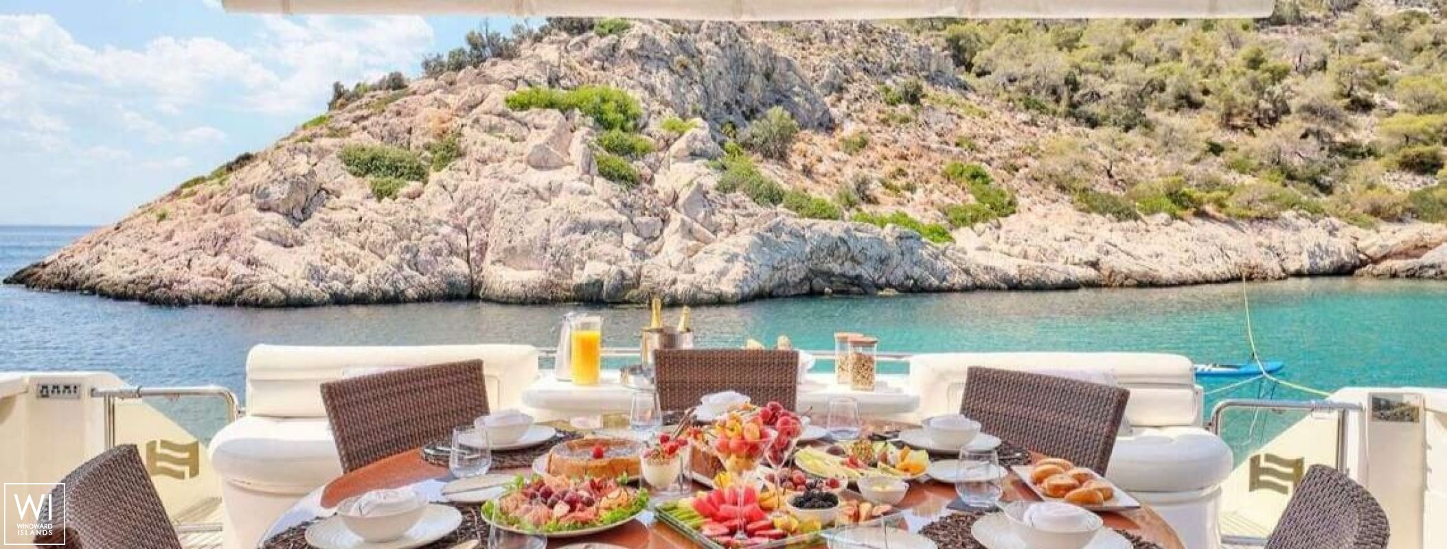 ESTIA YI  Ferretti Yacht 880 Interior 19