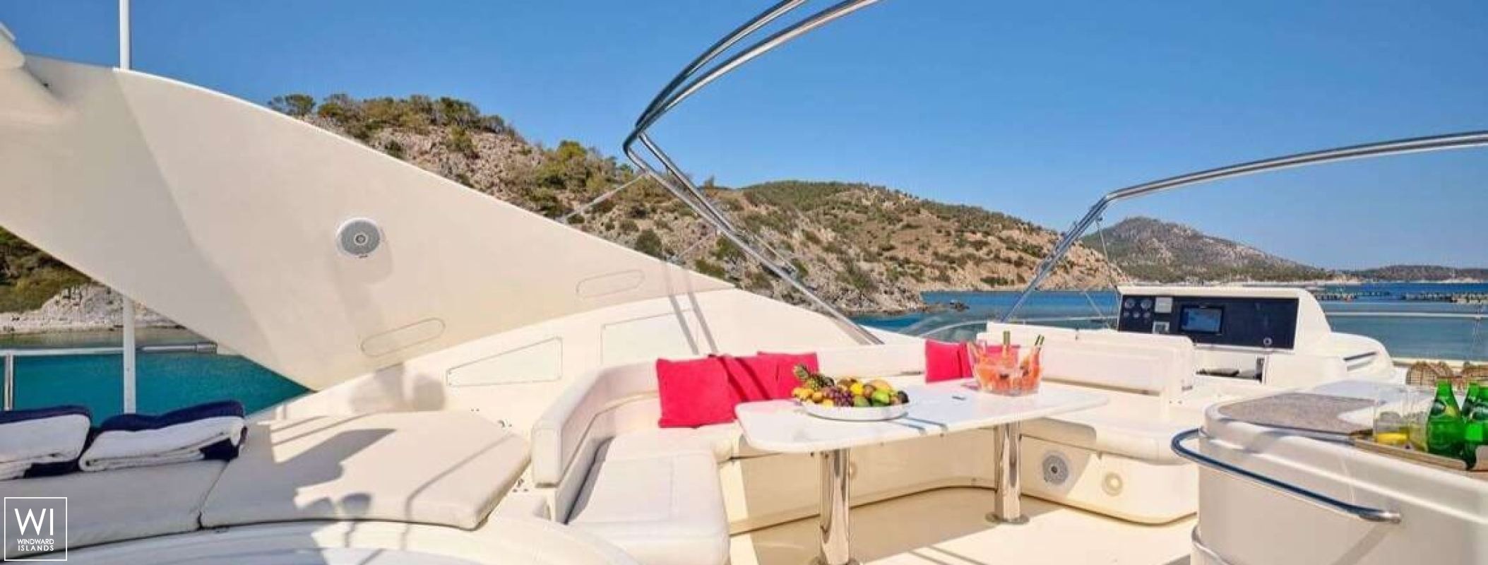 ESTIA YI  Ferretti Yacht 880 Exterior 7