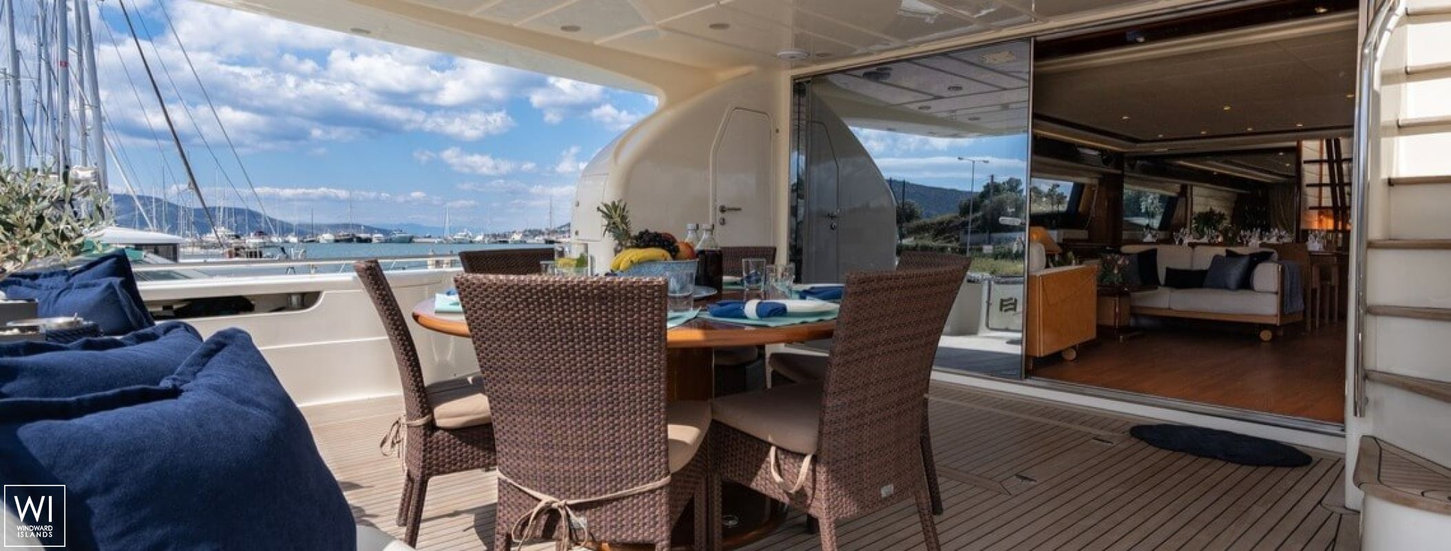 ESTIA YI  Ferretti Yacht 880 Exterior 12