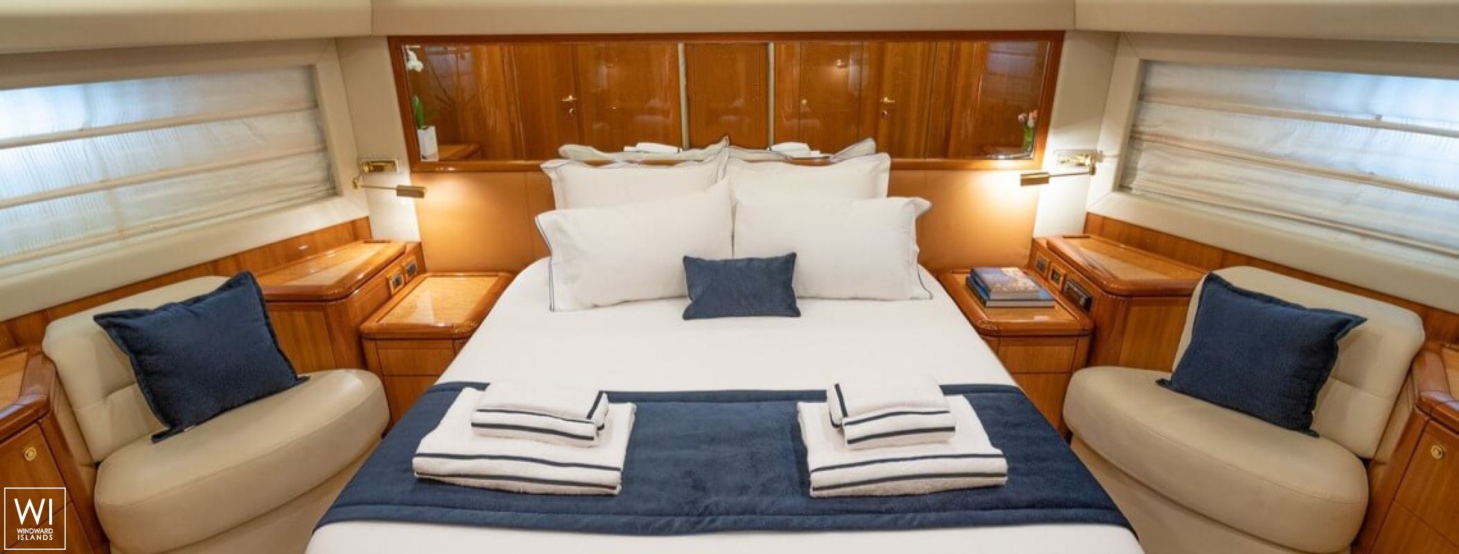 ESTIA YI  Ferretti Yacht 880 Interior 23