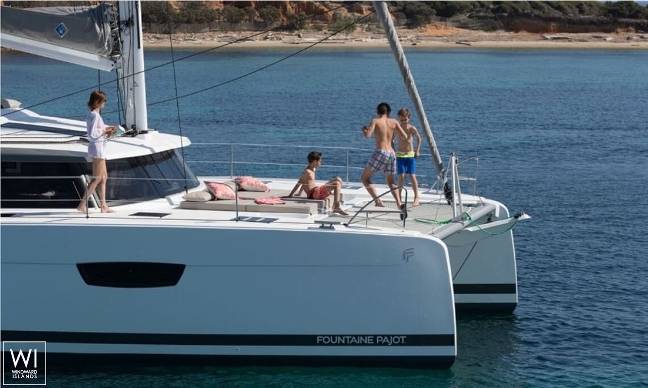 Saona 47 Fountaine Pajot Exterior 3