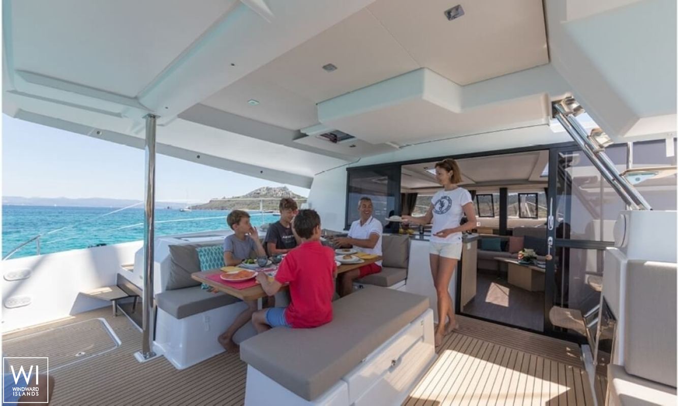 Saona 47 Fountaine Pajot Interior 1