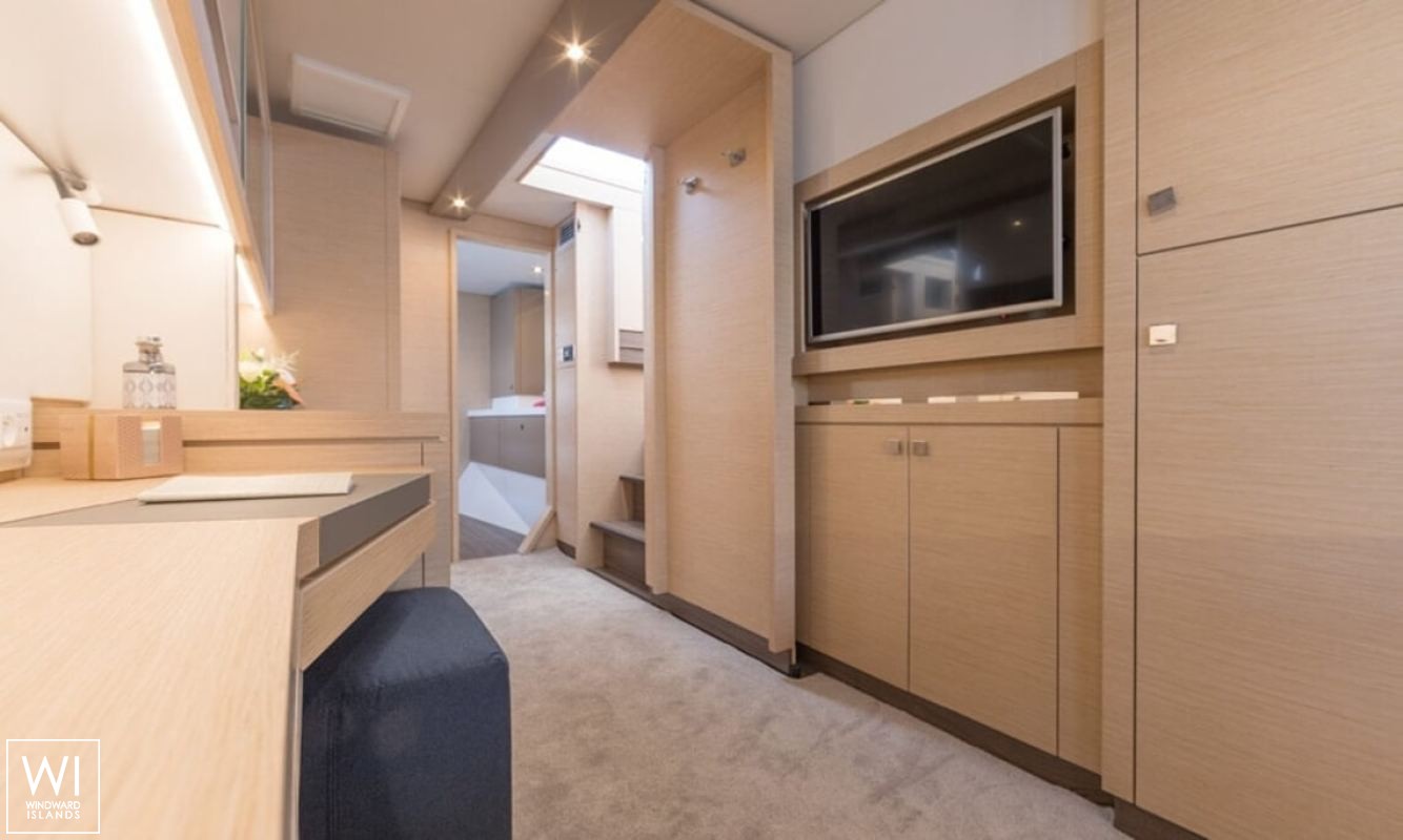 Saona 47 Fountaine Pajot Interior 3