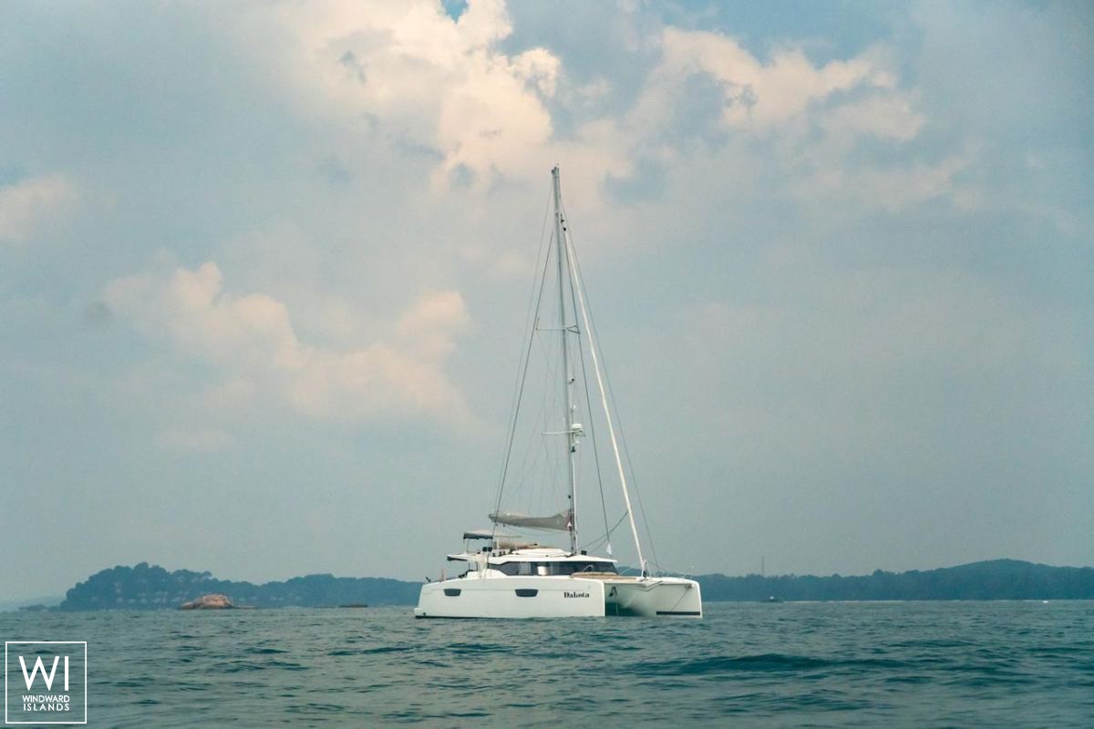 Dakota  Fountaine Pajot Saona 47 Exterior 2