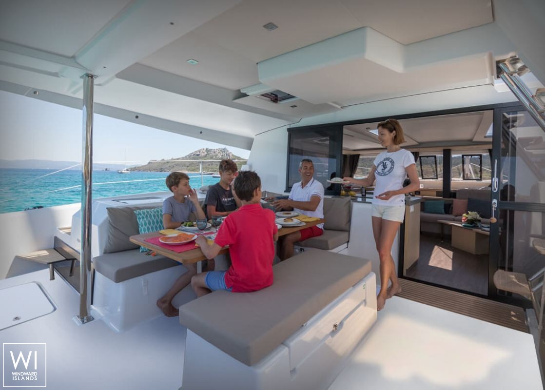 Dakota  Fountaine Pajot Saona 47 Interior 7