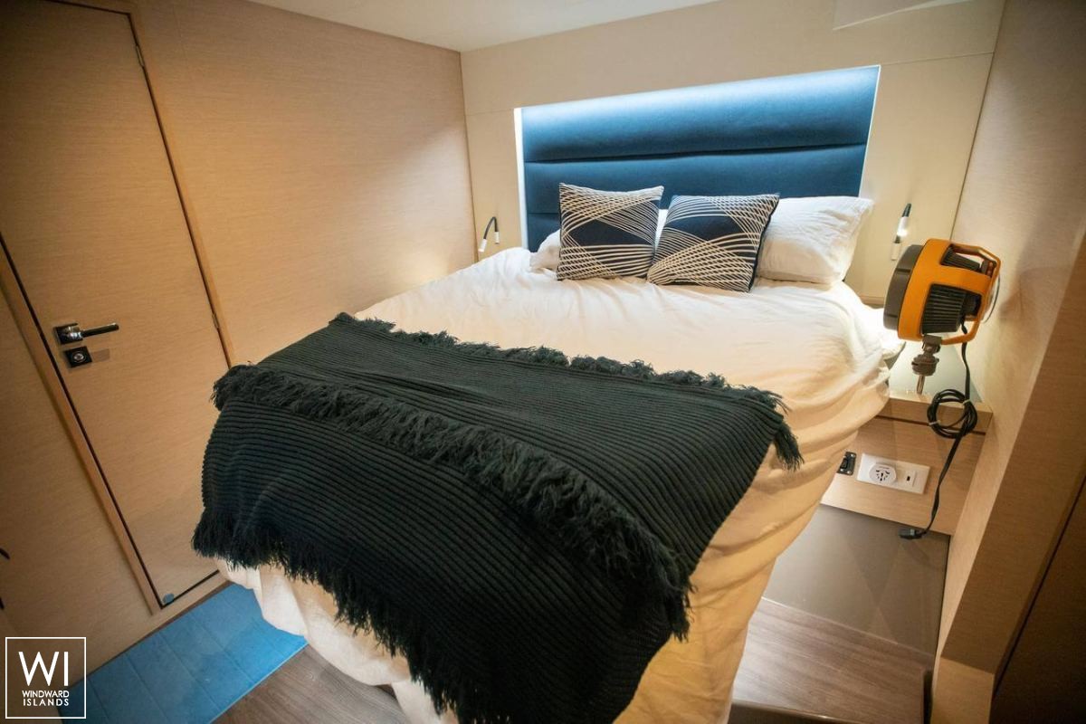 Dakota  Fountaine Pajot Saona 47 Interior 8