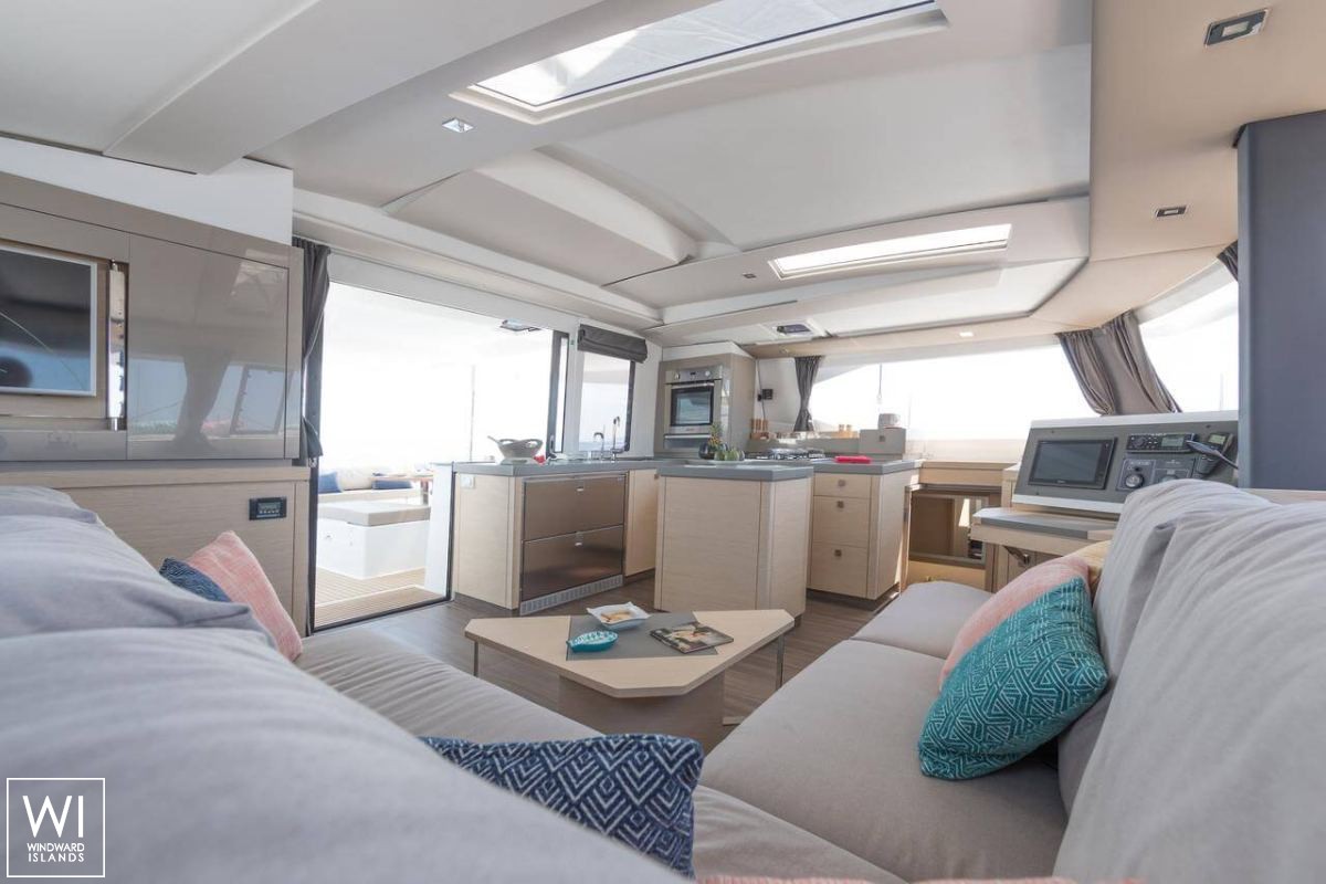Dakota  Fountaine Pajot Saona 47 Interior 6
