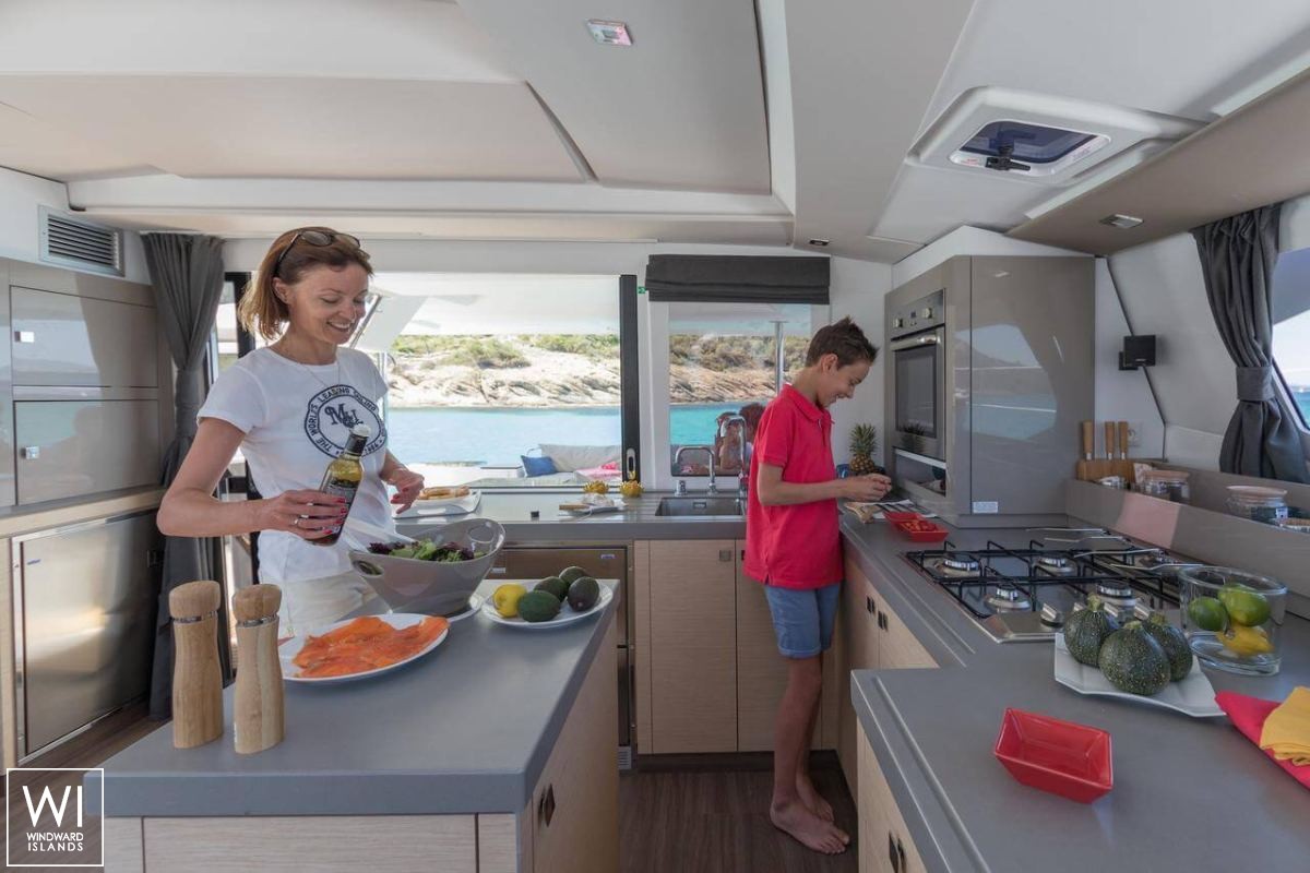 Dakota  Fountaine Pajot Saona 47 Interior 9